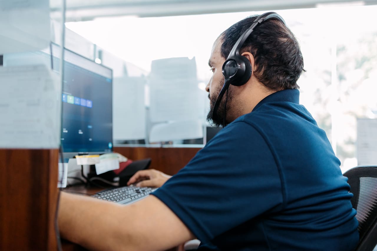 Agent working at his station