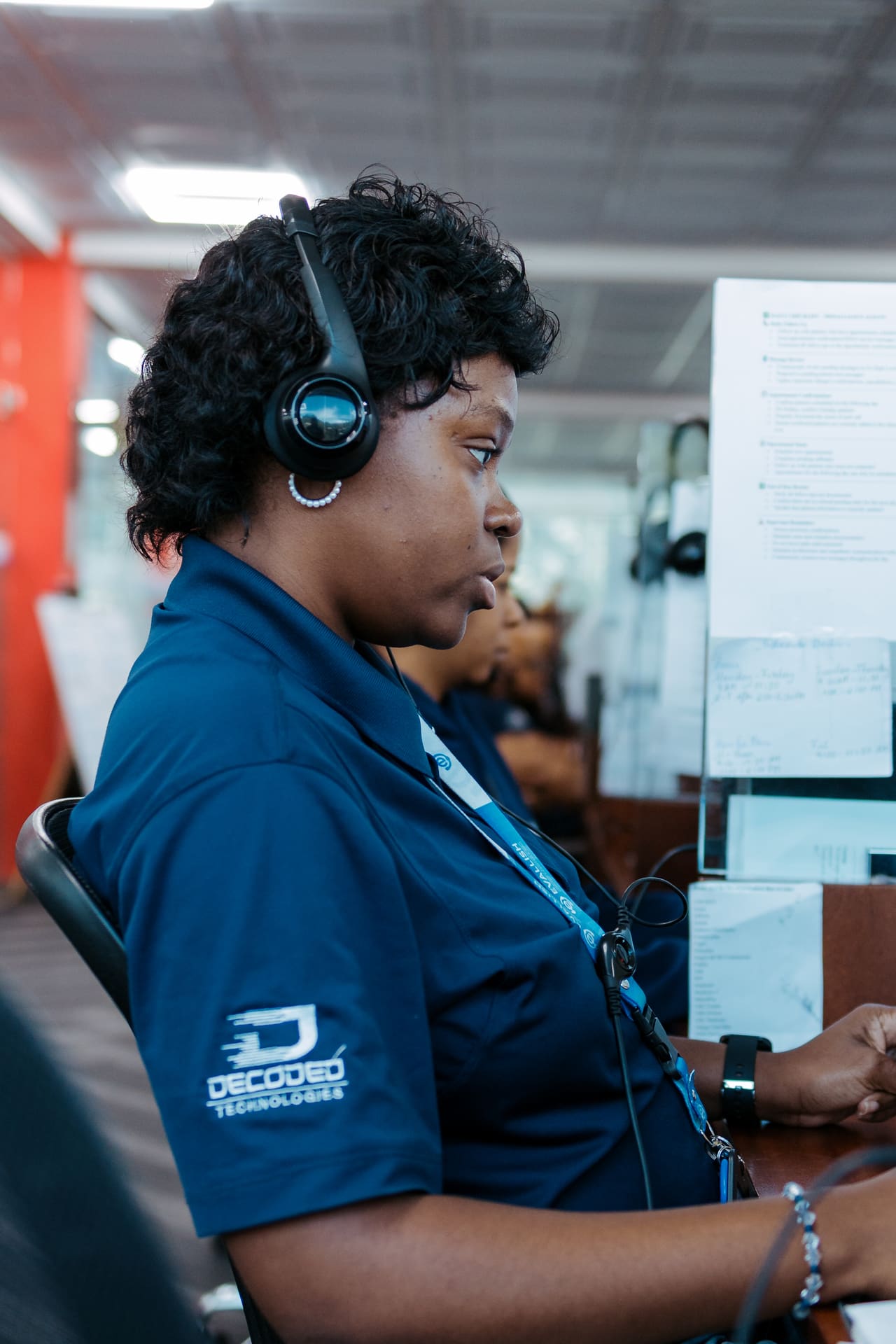 Agent focused on a customer call